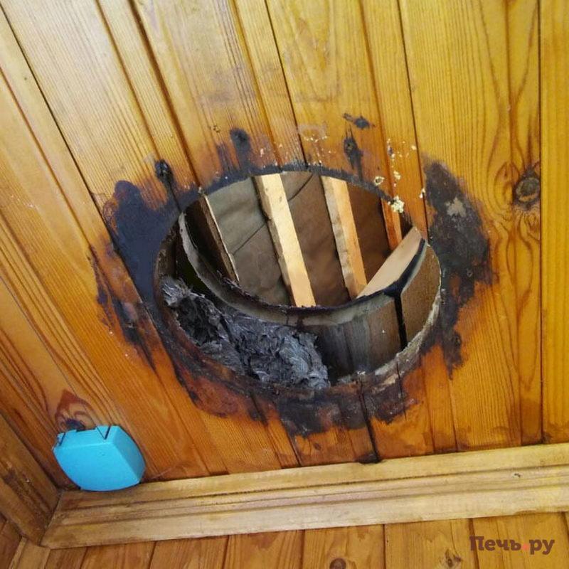 Как установить трубу в бане через потолок